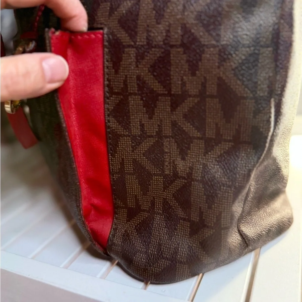 Michael Kors mk signature